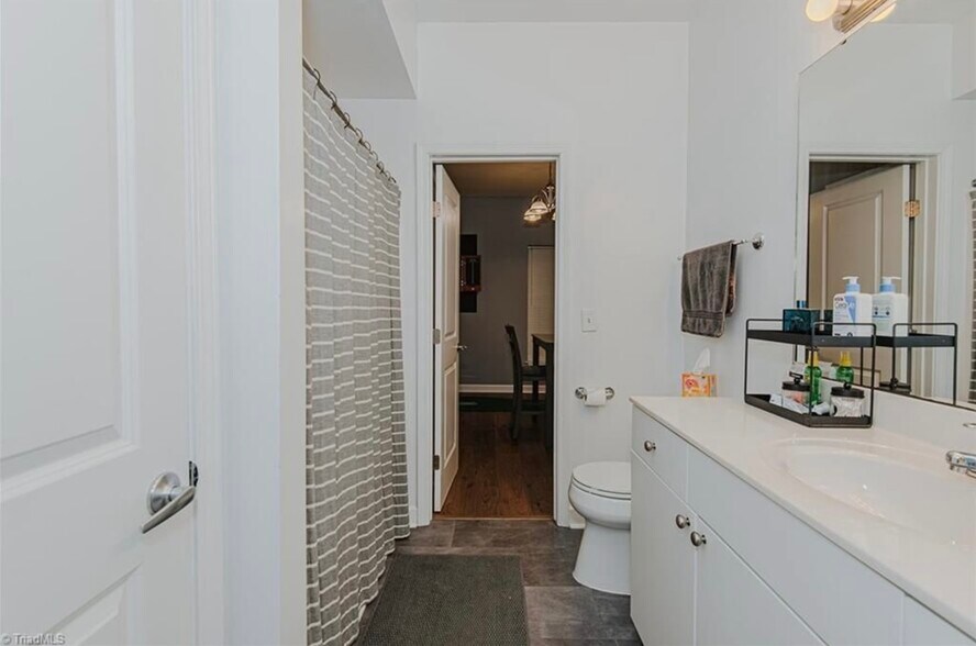 Building Photo - 302 Campus Walk Trl