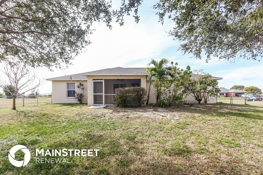 Building Photo - 2211 NE 5th Ave