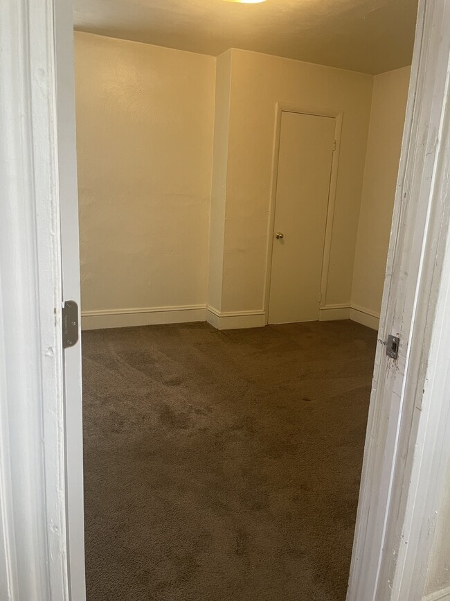 Building Photo - 804 E 26th St