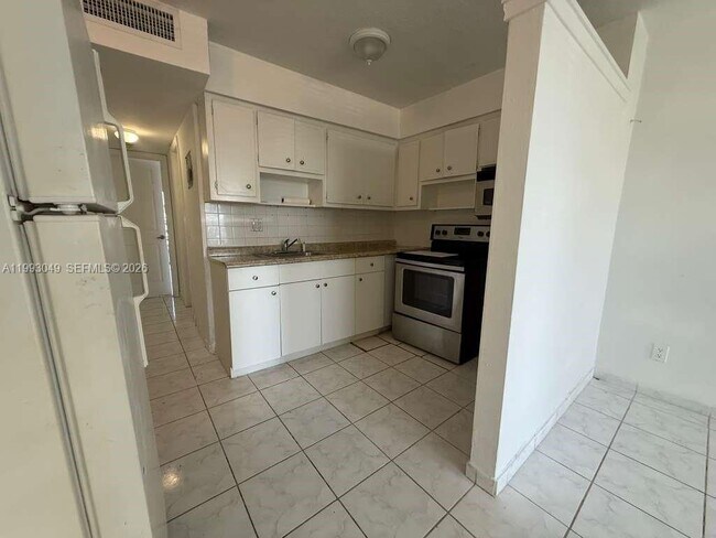 Building Photo - 7917 West Dr