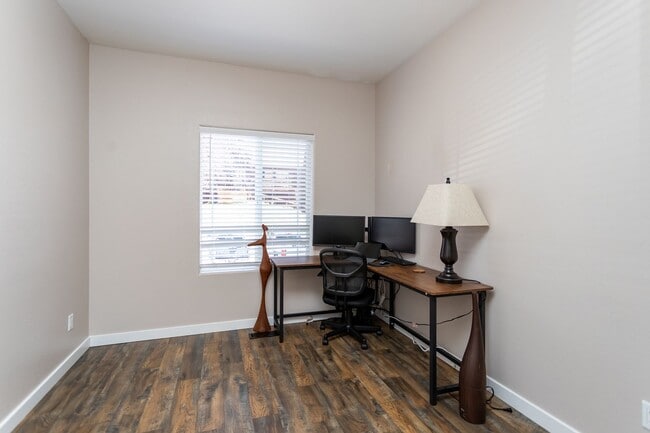 Building Photo - Bright and Airy 2-Bedroom Condo in Charmin...
