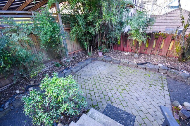 Building Photo - CLA2613-2615