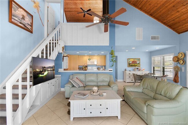 Building Photo - 324 Golfview Cir