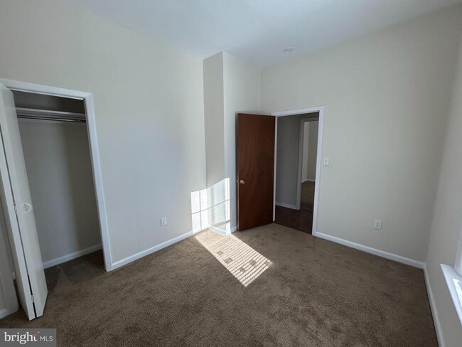 Building Photo - 534 Park Ave