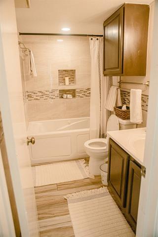 Building Photo - 3420 Country Club Dr W