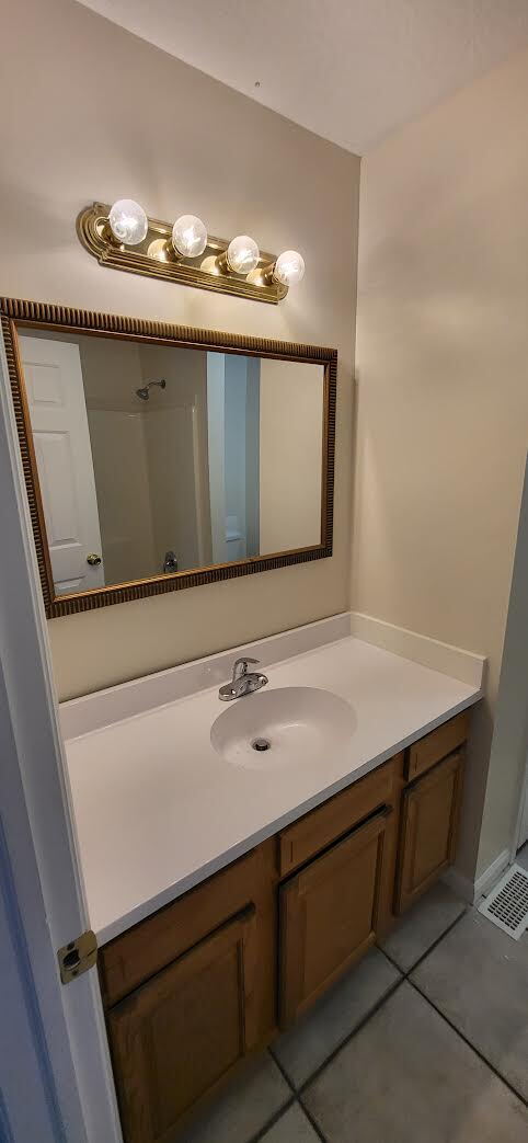 Building Photo - 3 Bed 2.5 Bath Townhome