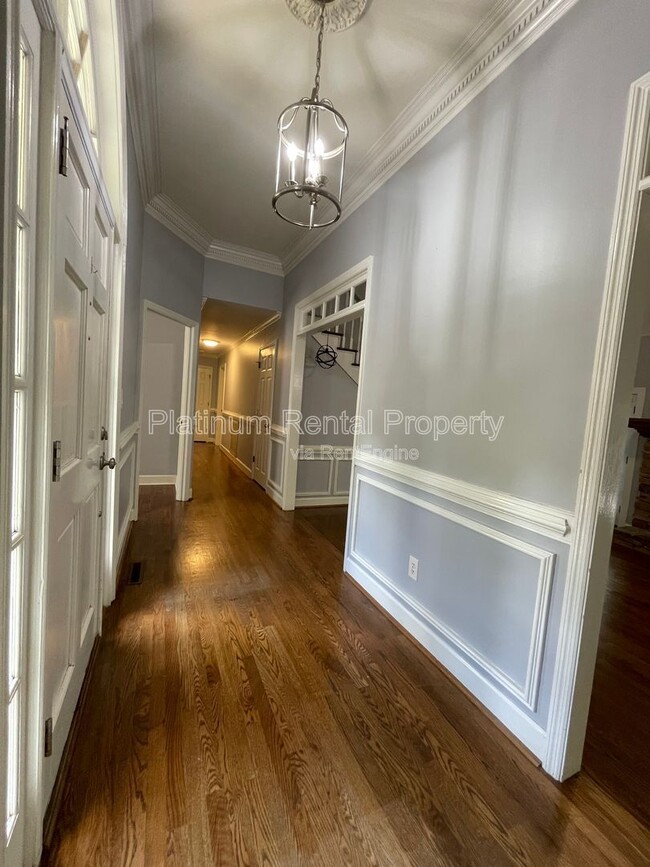 Building Photo - 4204 N Mountain Rd NE