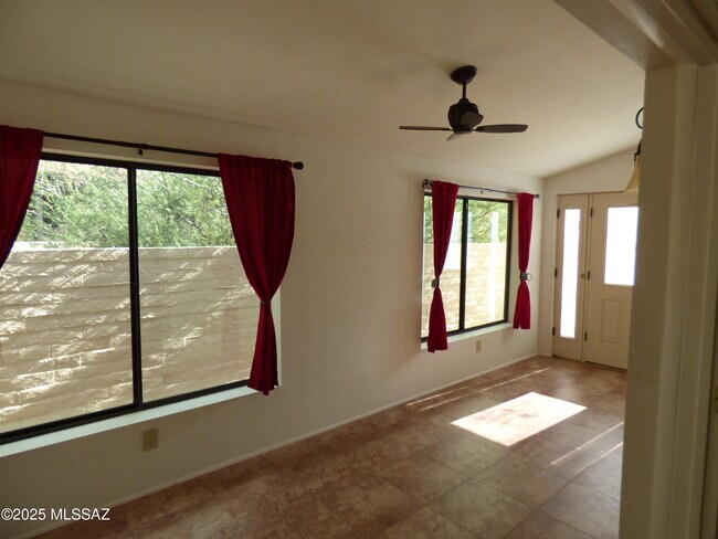 Building Photo - 5110 N Placita Del Lazo