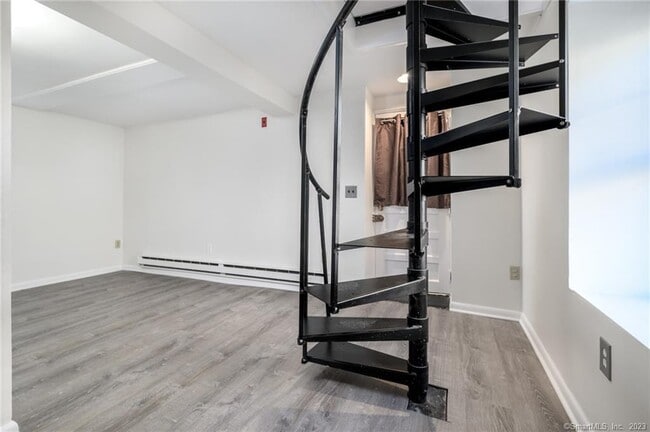 Building Photo - 15 Duncanson St