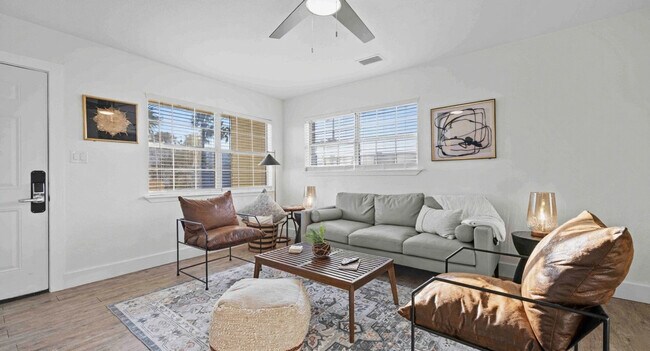 Building Photo - 209 Angelfish Ave.