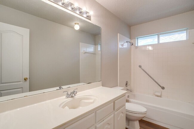Building Photo - Freshly Remodeled 3 Bedroom, 2 Bath Home Awaiting New Tenants- FWISD- 76133