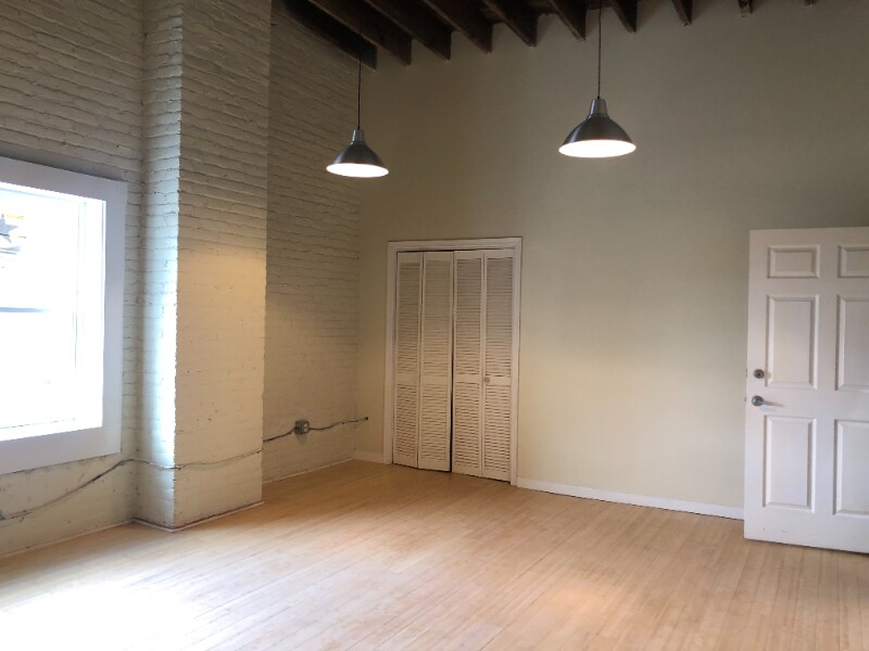 Building Photo - 1009 Jefferson St