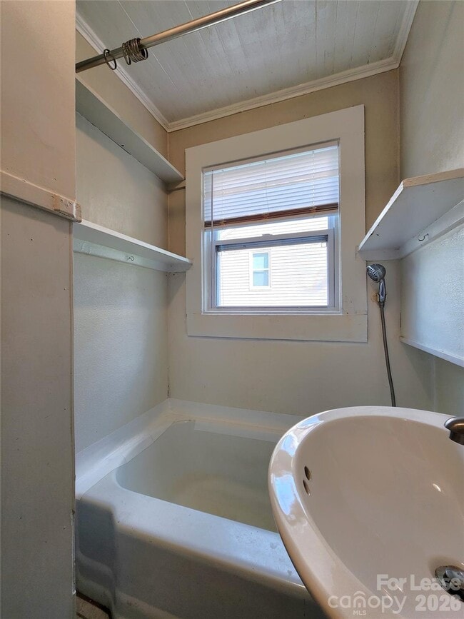 Building Photo - 317 Westview St