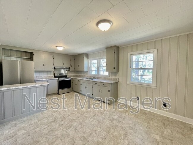 Building Photo - 531 E Donaldson Ave