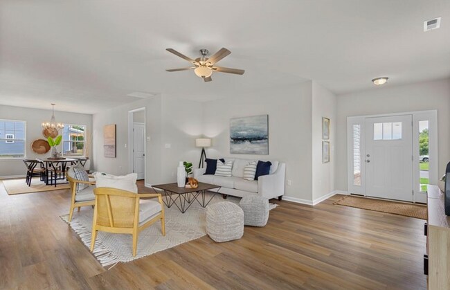 Building Photo - 1001 Hillpoint Rd