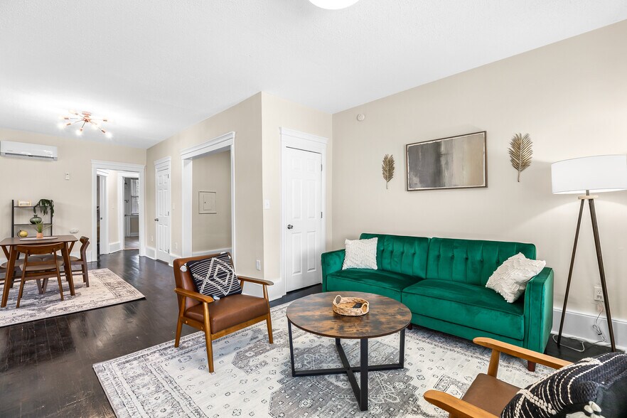 Building Photo - 3402 Brush St