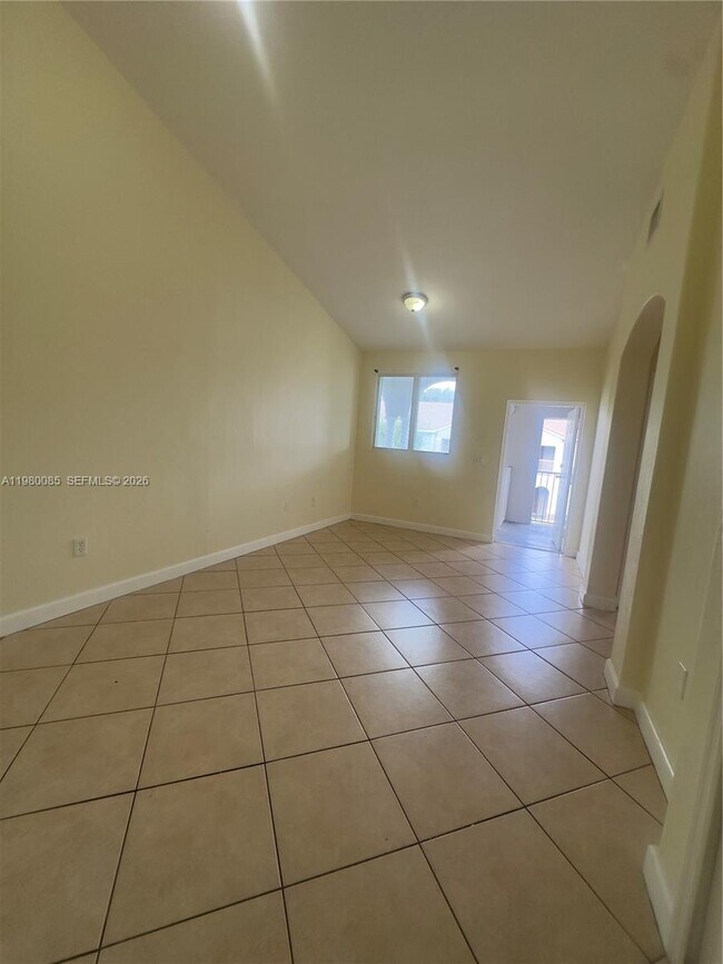 Building Photo - 1662 SE 27th Dr