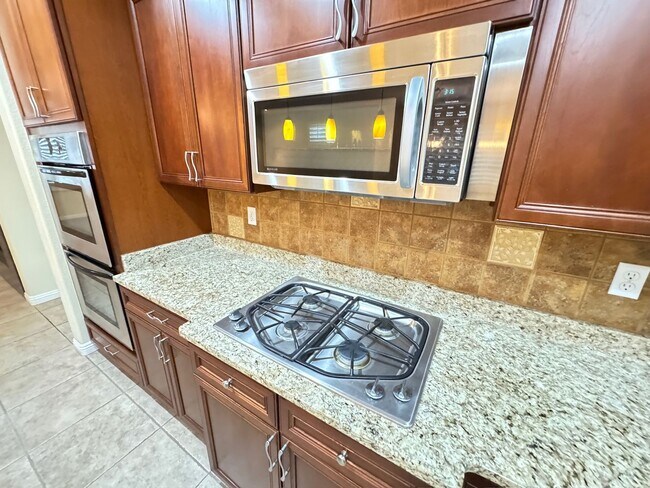 Building Photo - Spacious 4 Bedroom Home with Private Pool!