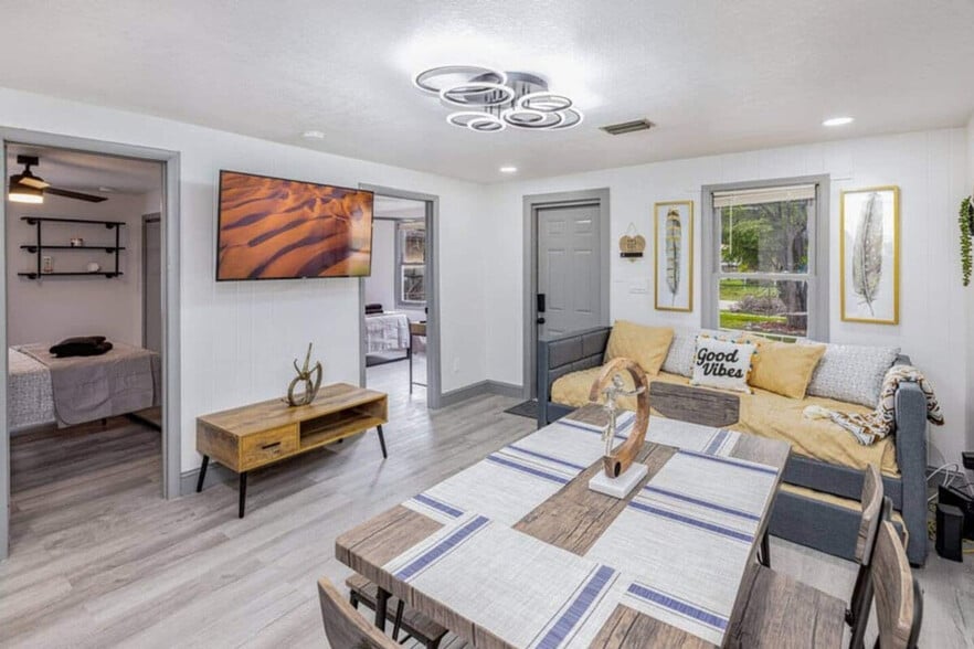 Primary Photo - 1629 N Goldenrod Rd