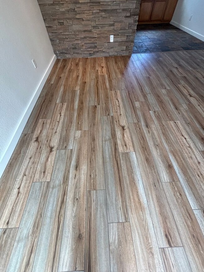 Building Photo - Spacious 2 Bedroom, 1.5 Bath Two-Story Townhome in Clairemont