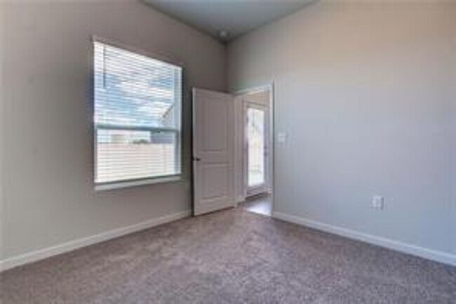 Building Photo - 15009 Ryman Rd