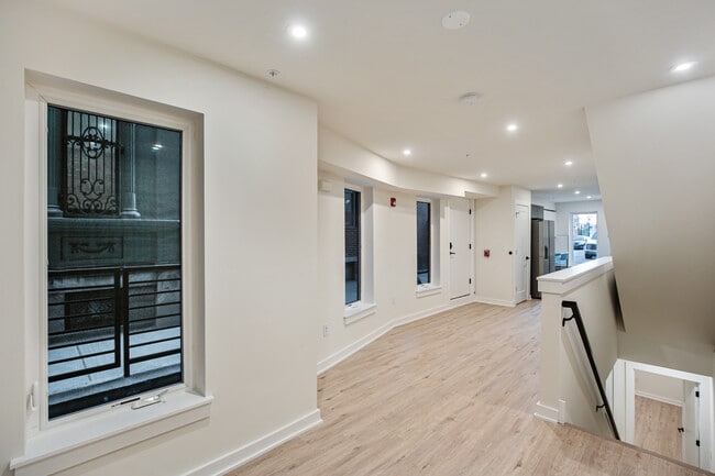 Building Photo - 933 N 29th St