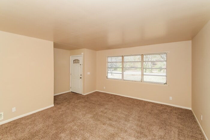 Building Photo - 3224 Poplar Ln