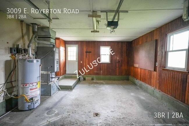 Building Photo - 3009 E Royerton Rd