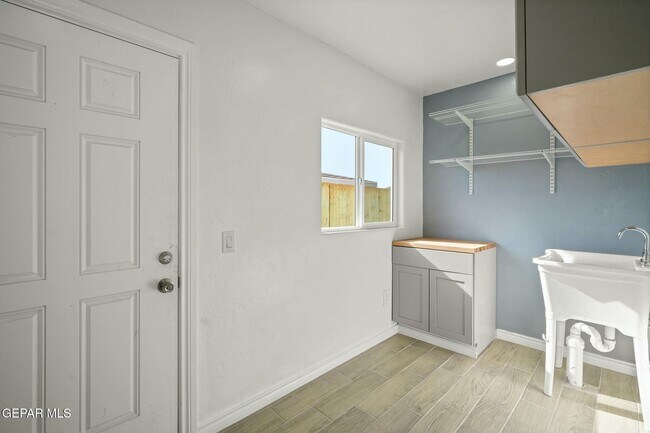 Building Photo - 2606 Justus St