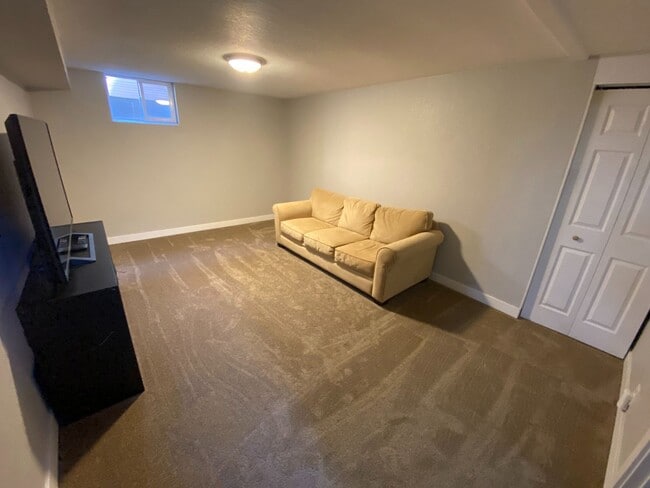 Building Photo - Great Home Close to Downtown - License #20...