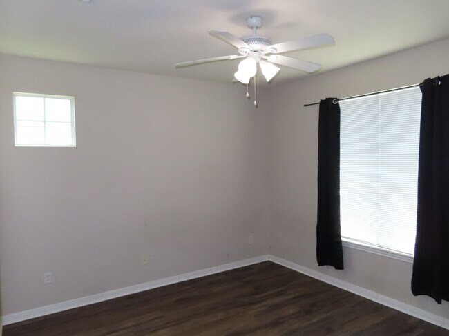 Building Photo - 4107 McFarland Dr