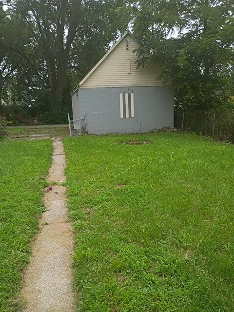Building Photo - 615 Prouty Ave