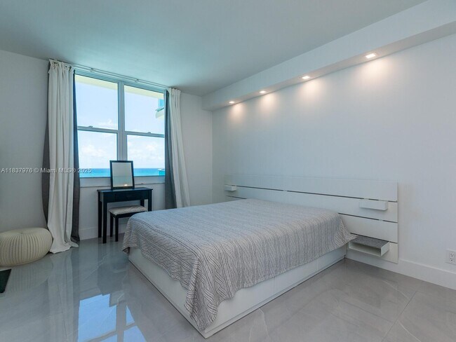 Building Photo - 2501 S Ocean Dr