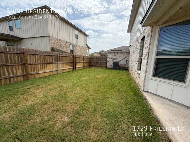 Building Photo - 1729 Friesian Lp