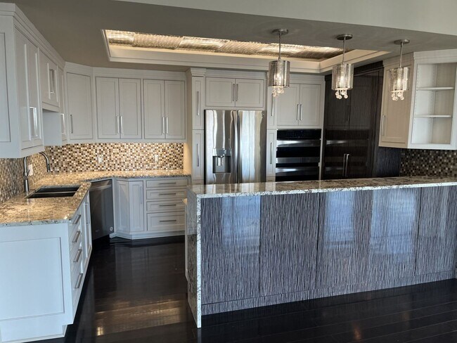 Building Photo - Spectacular 3 Bedroom Condo for Rent