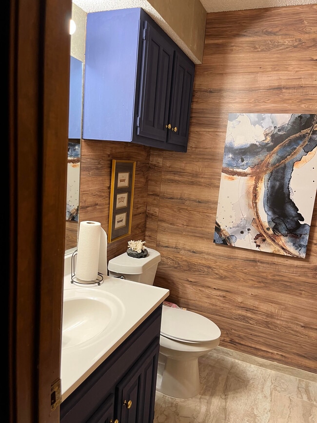 Powder Room Barclay - 1504 Barclay Dr
