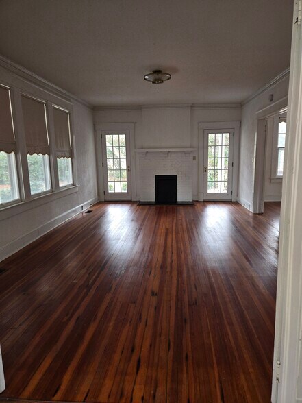 Building Photo - 611 S Broad St