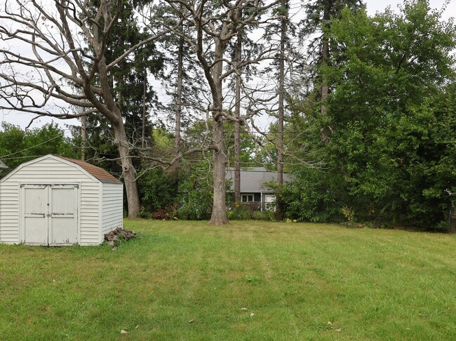 Building Photo - 25274 W Lincoln Dr