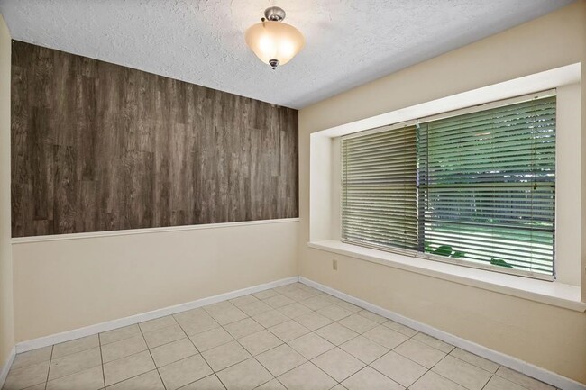 Building Photo - 9718 Shady Tree Ln