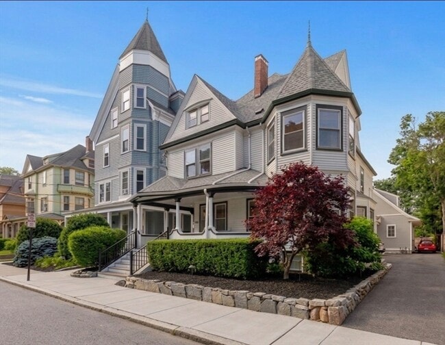 Building Photo - 191 Davis Ave