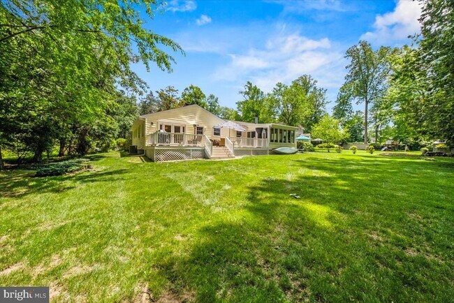 Building Photo - 40 Pine knoll Dr