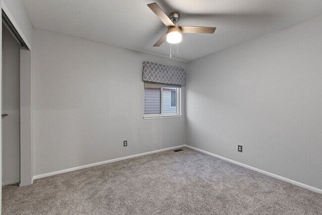 Building Photo - 6 Bedroom plus and office near Rigden Farms