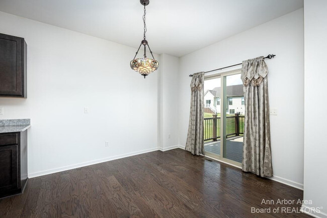 Building Photo - 8389 Ardmoor Dr