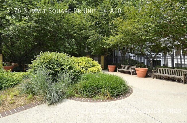 Building Photo - 3176 Summit Square Dr