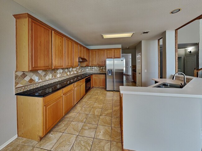 Building Photo - 2815 St Maria Dr