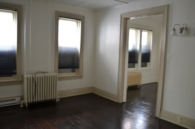 Building Photo - 2 BEDROOM APARTMENT ON THE AVENUES