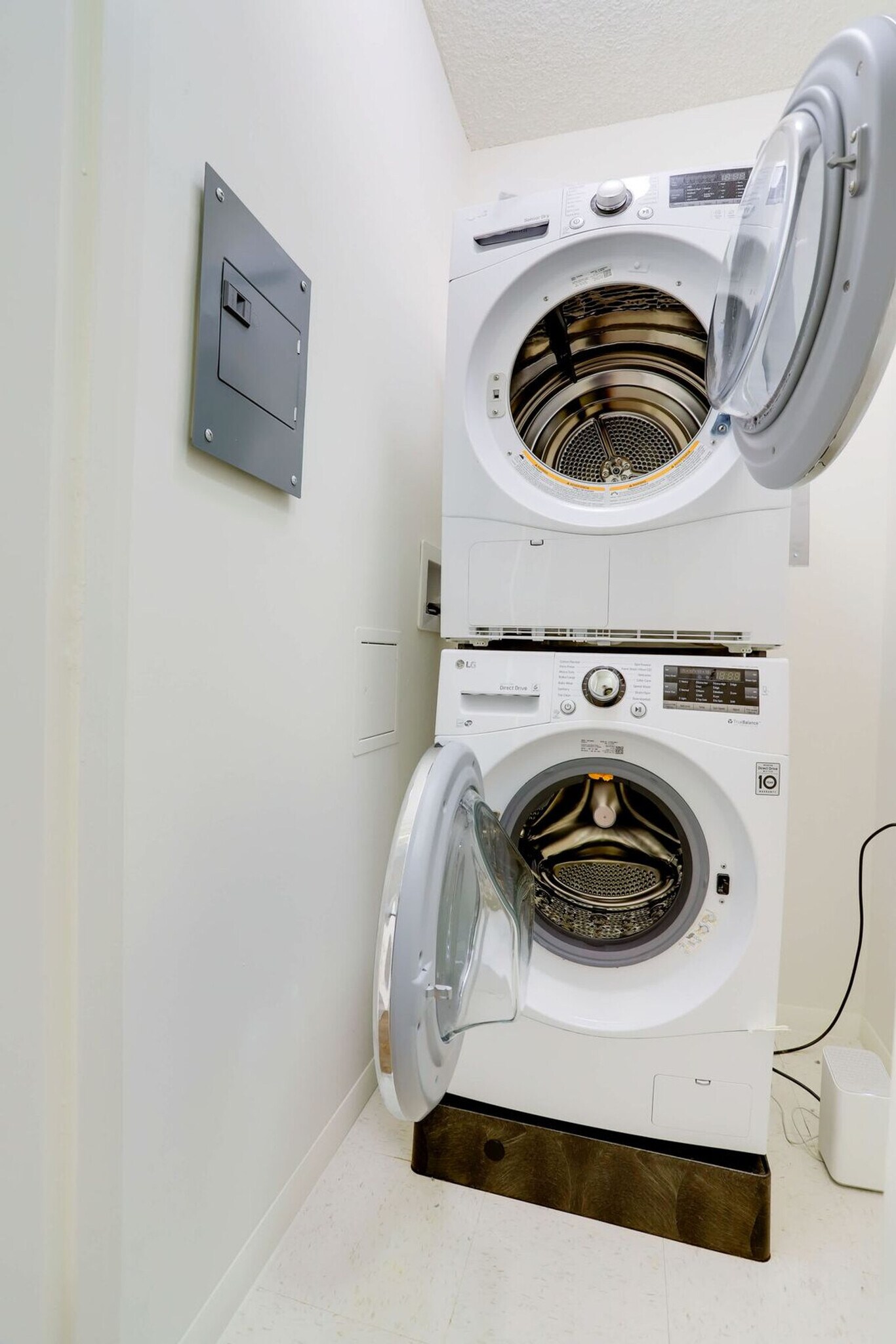 Building Photo - 1600 S Eads St