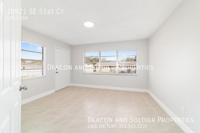 Building Photo - 10921 SE 51st Ct