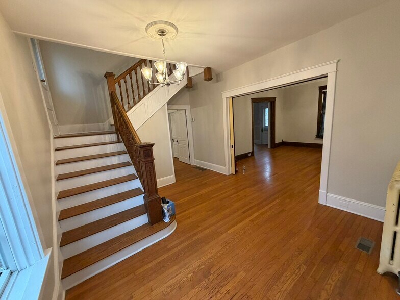 Building Photo - 2320 Rock Spring Rd