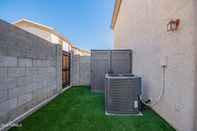 Building Photo - 7978 W Beck Ln